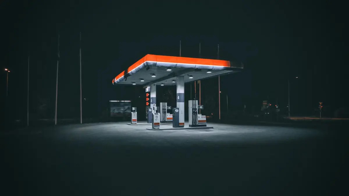 gasolinera carburantes combustibles 2000x1125 1