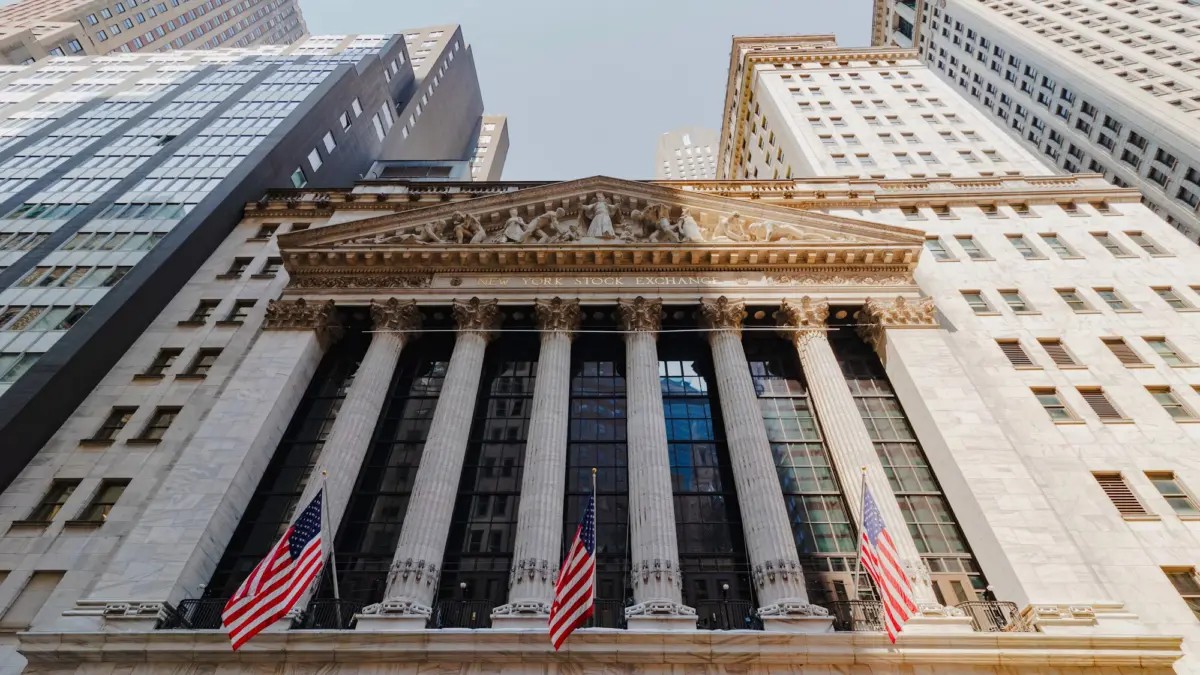 wall street 2000x1125