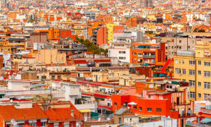 Fedea alerta de que la tasa de pobreza en España alcanza el 23,5% si se incluye el coste de la vivienda