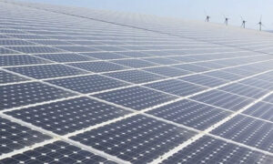 La burbuja fotovoltaica estalla mientras el sector intenta negociar una moratoria de la deuda con el Gobierno