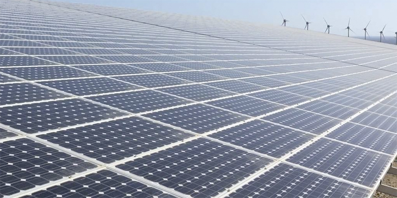 La burbuja fotovoltaica estalla mientras el sector intenta negociar una moratoria de la deuda con el Gobierno