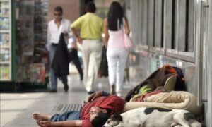 España: La población que sufre privaciones severas aumenta del 7,4% al 8,1% en una década, mientras que la media europea cae al 6,3%