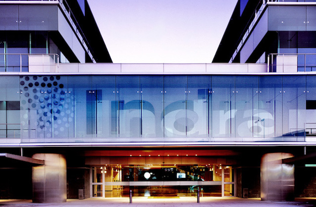 Indra fachada